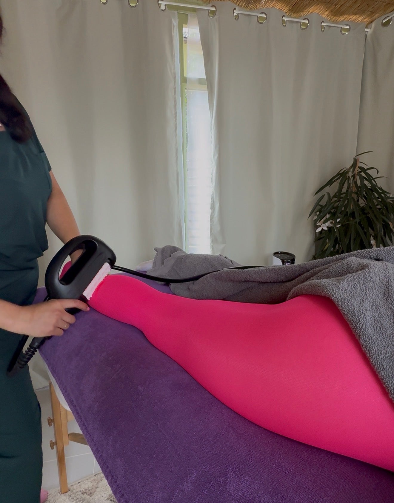 Body sculpting, is non-invasive body treatment that improves circulation, lymphatic drainage, and muscle tone while reducing cellulite. Book today!