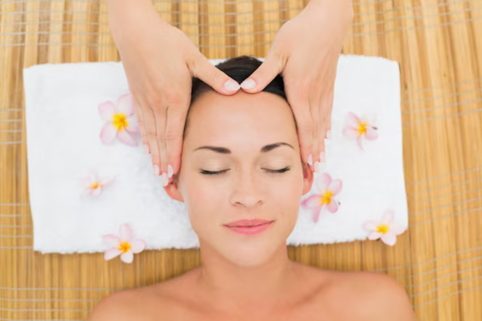 Indian head massage helps reduce stress, headaches, and tension while promoting relaxation and scalp health. Book your session today!